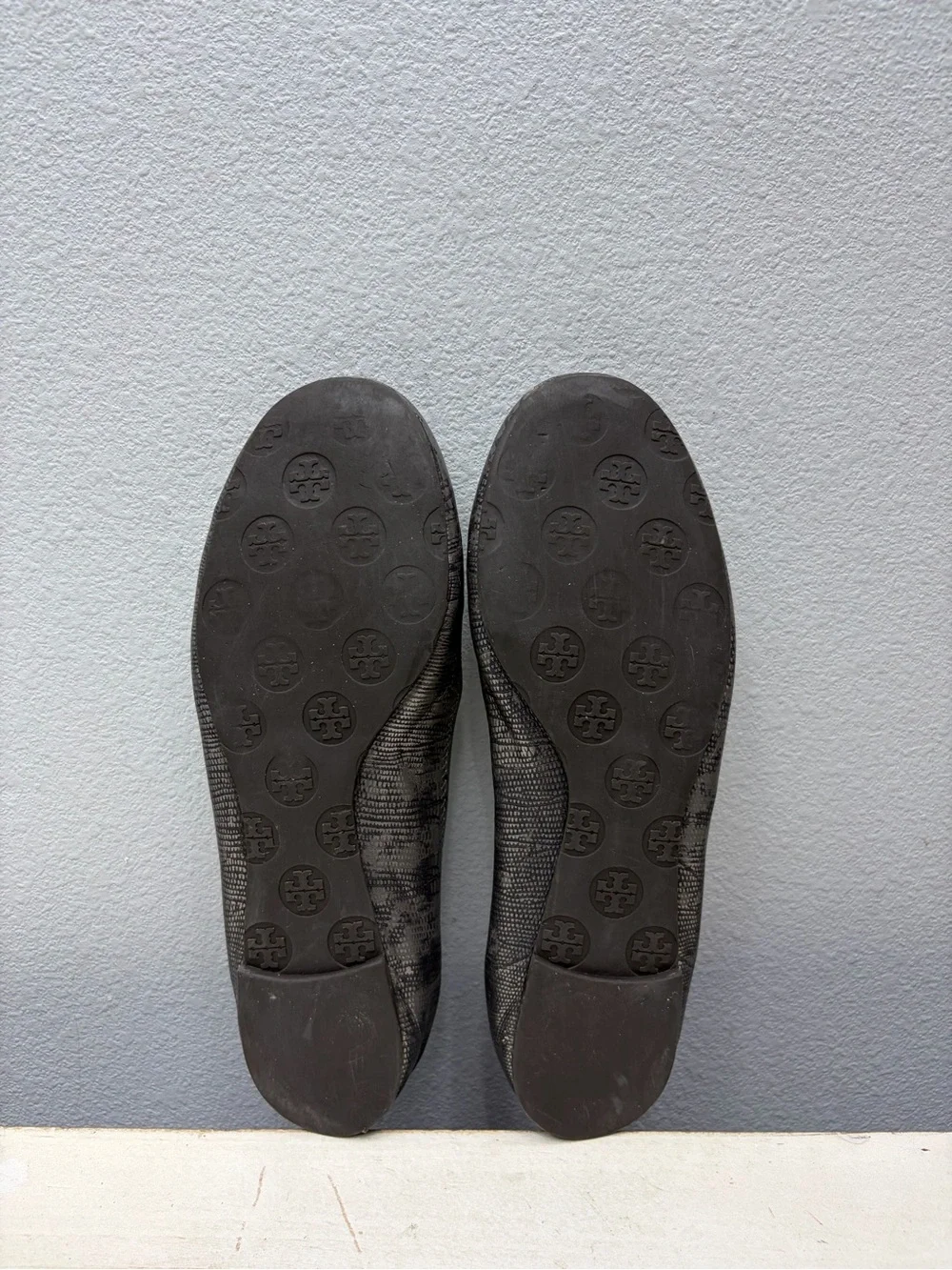 Tory Burch Metallic Grey Lizard Print Reva Flats Size 10